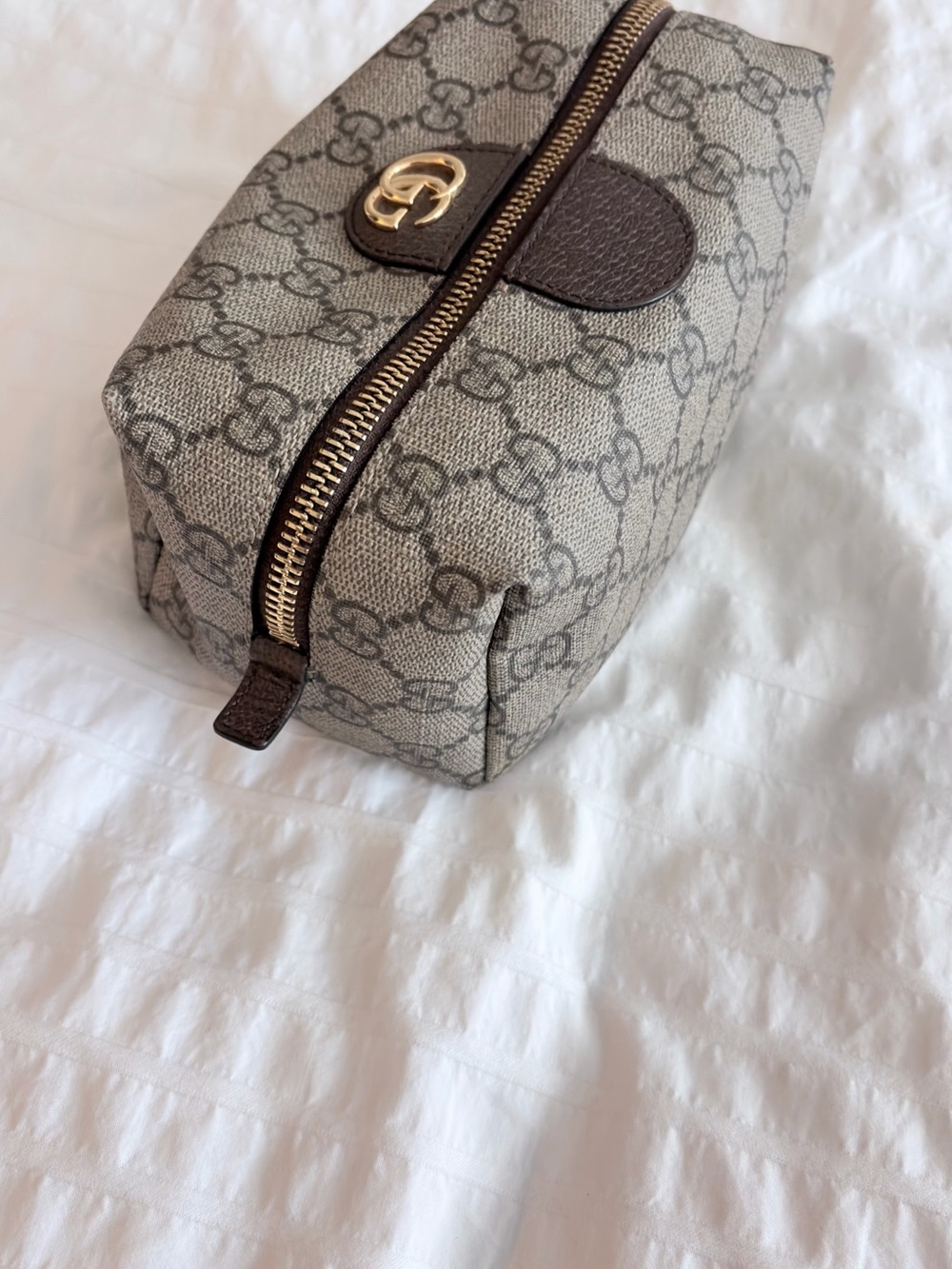 Gucci Beige/Brown GG Supreme Cosmetic Pouch with Gold Logo - Picture 3 of 4